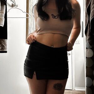 mini black skirt! super cute for a night out! compliments a S or M body type!